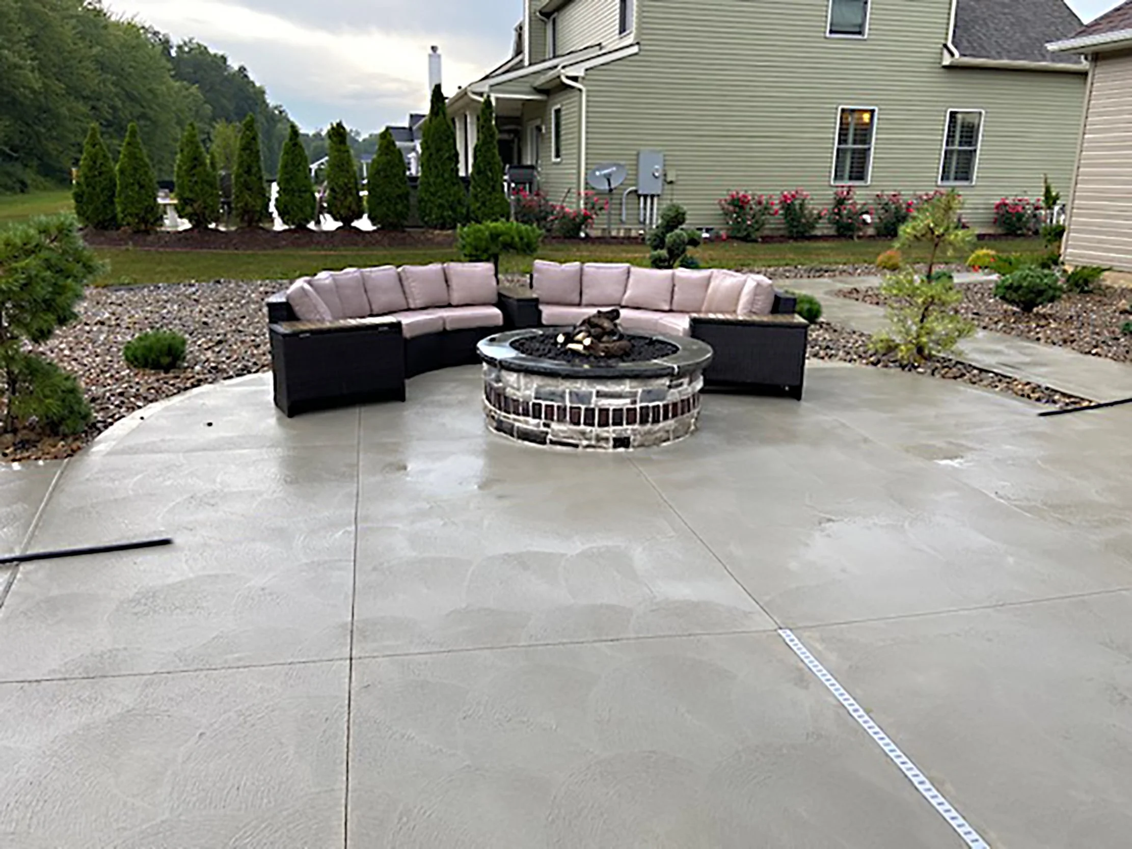 Backyard stone fire pit